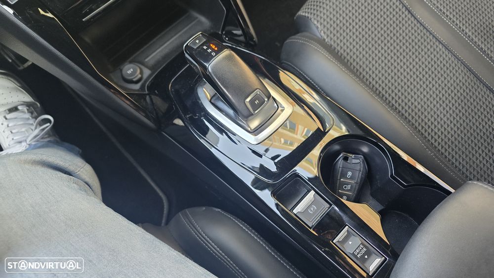 Peugeot 2008 1.2 PureTech GT Line EAT8 - 32