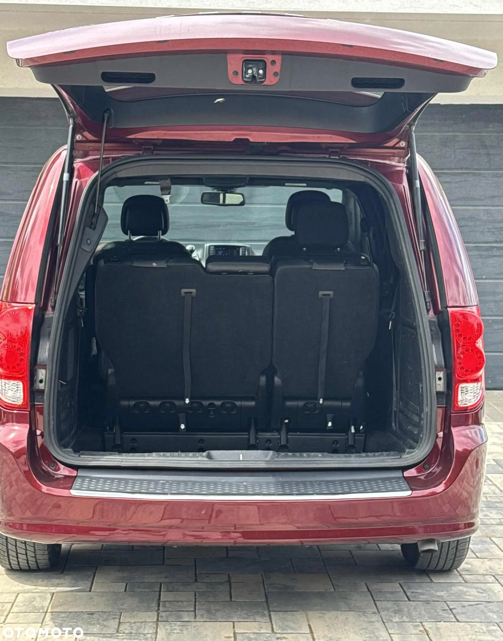 Dodge Grand Caravan - 13