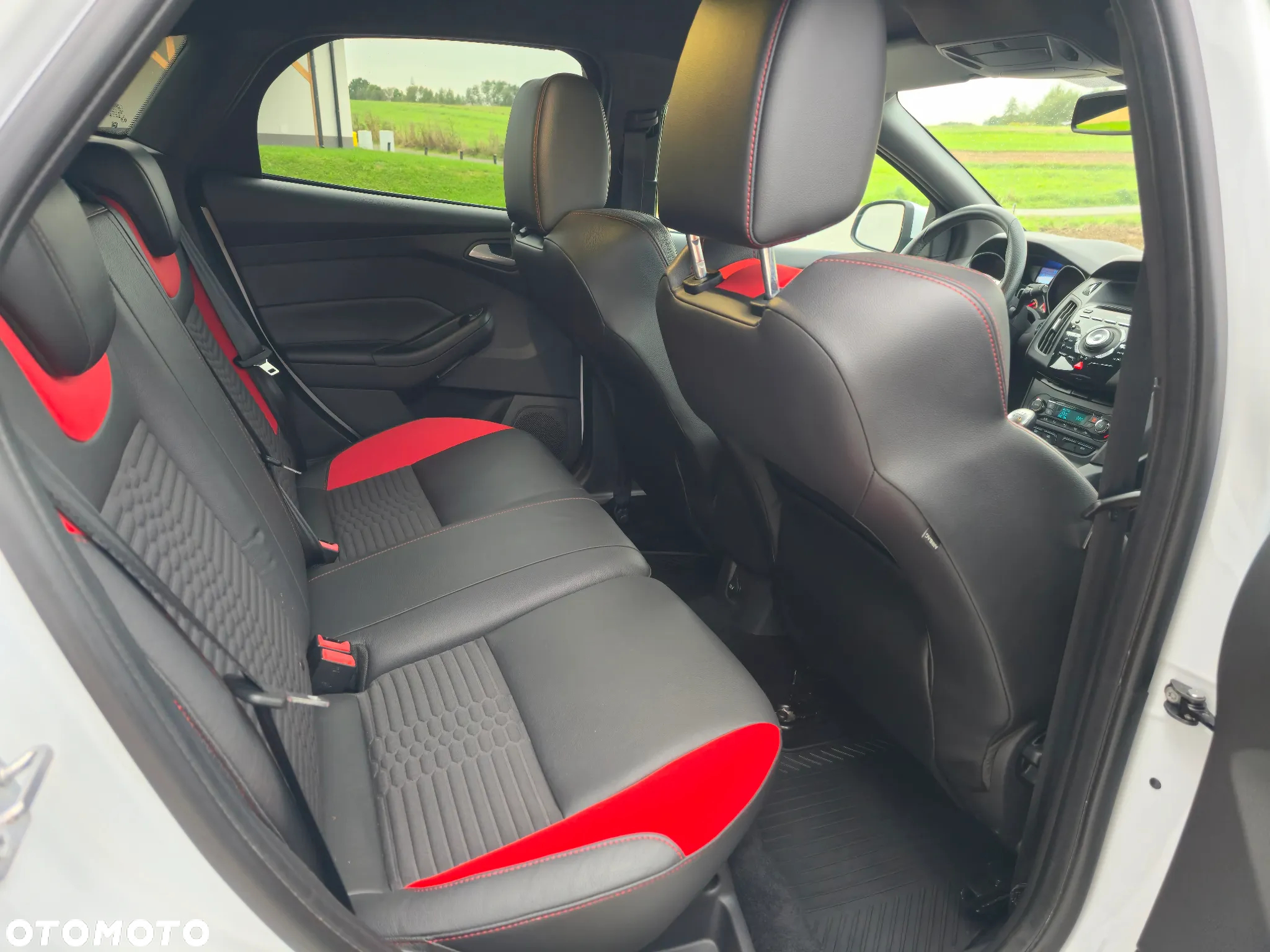 Ford Focus Turnier 2.0 EcoBoost ST mit Leder-Sport-Paket - 13