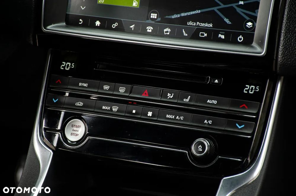 Jaguar XE - 11