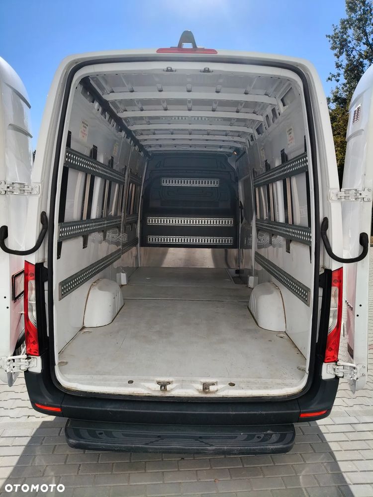 Mercedes-Benz Sprinter - 19