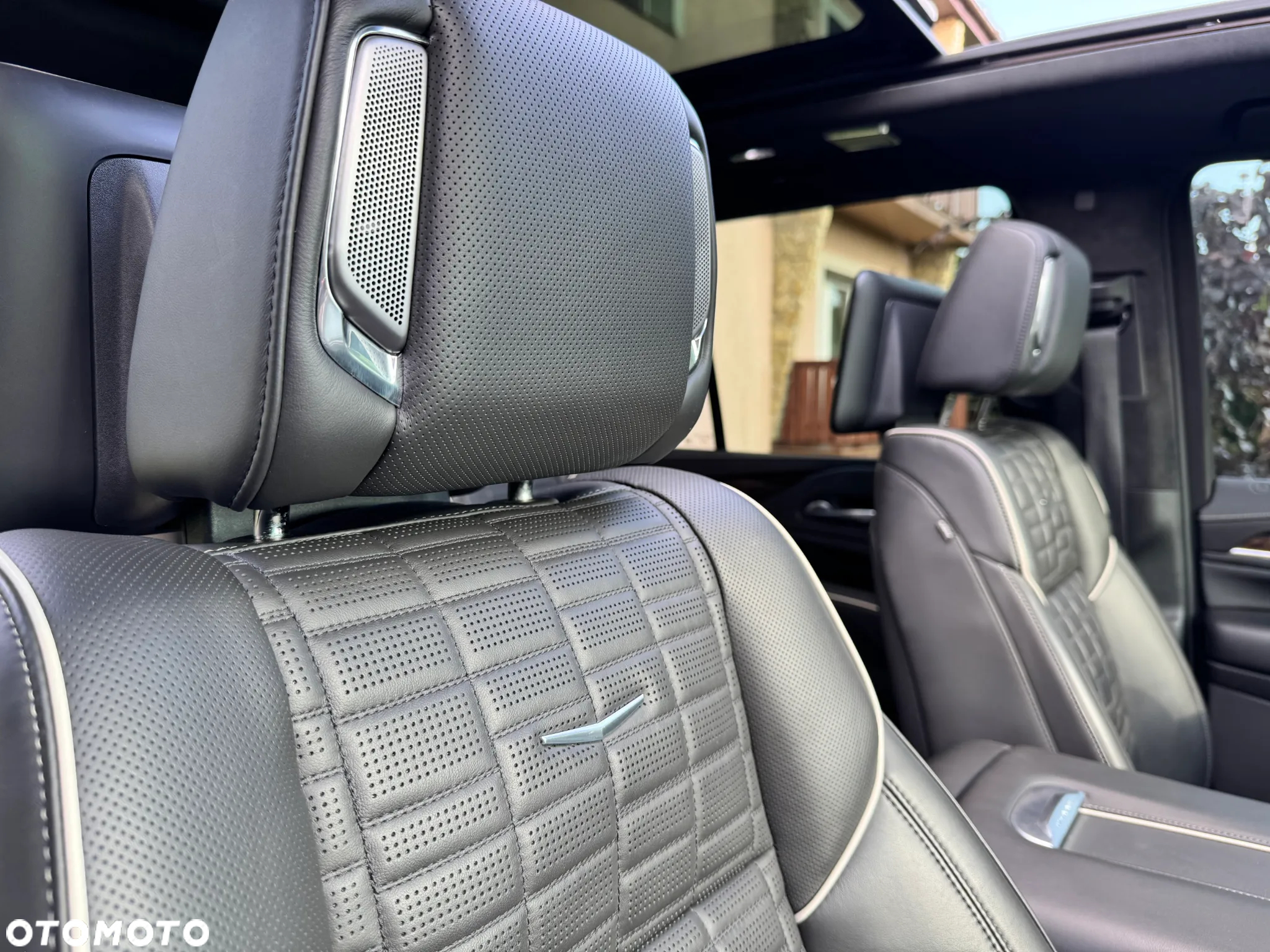 Cadillac Escalade - 35