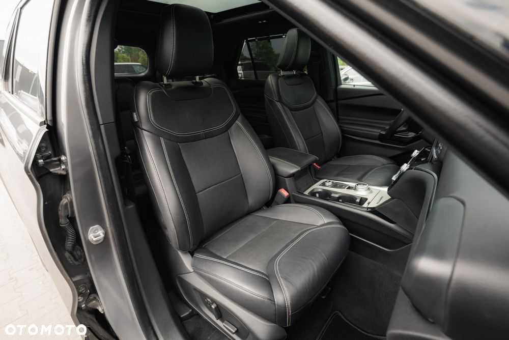 Ford Explorer - 16