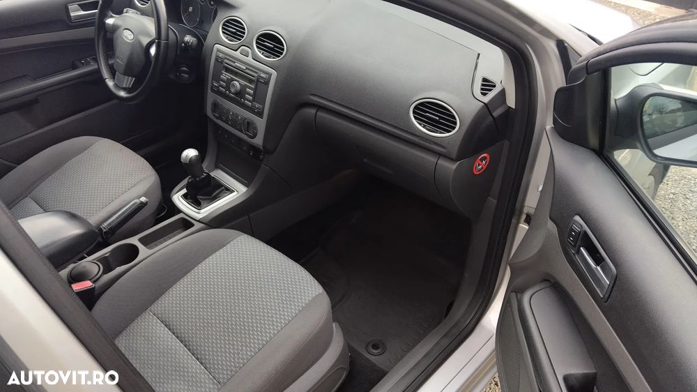 Ford Focus 1.6 16V Titanium - 8