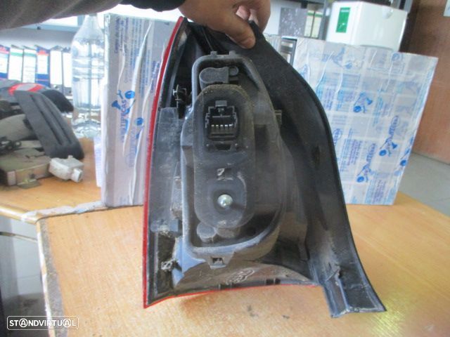 Farol Tras 181093 RENAULT TWINGO 2 2013 1.2I 75CV 3P VERMELHO DRT Hella - 2