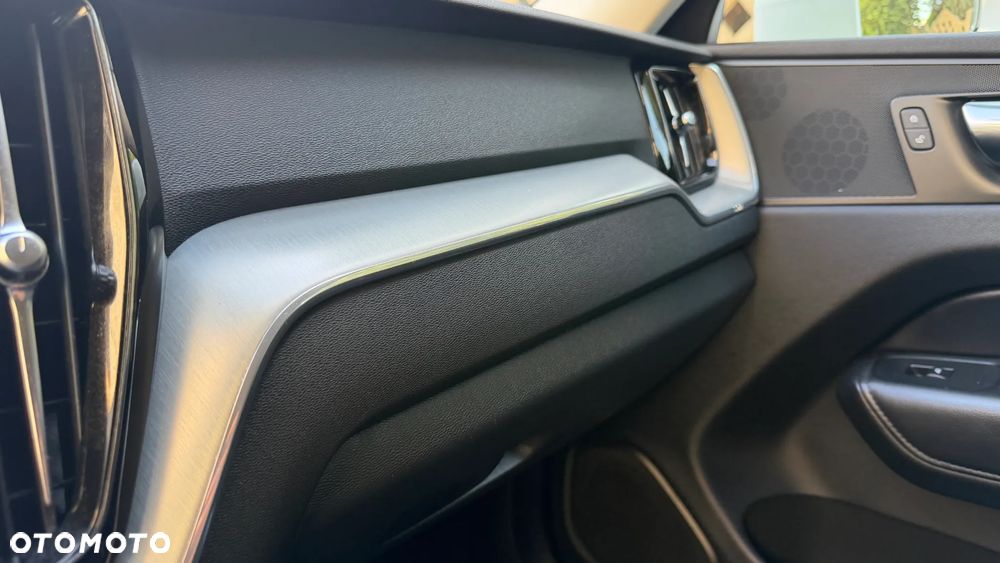 Volvo XC 60 B4 D AWD Geartronic RDesign - 28