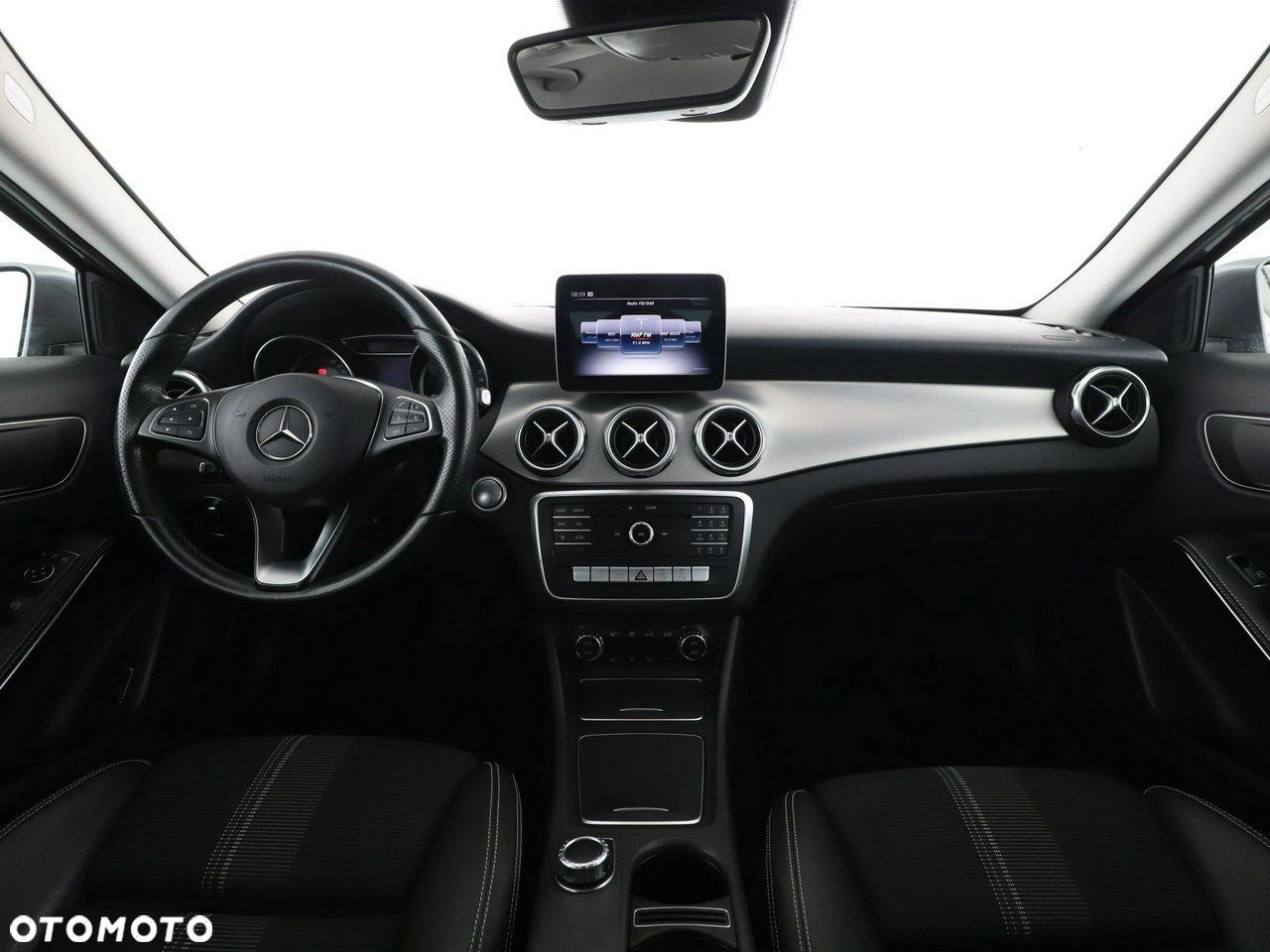 Mercedes-Benz GLA 180 7G-DCT Activity Edition - 15