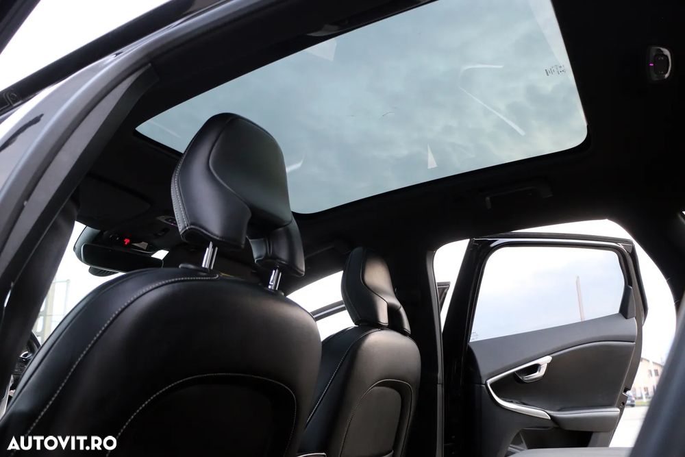 Volvo V40 D3 R-Design - 24