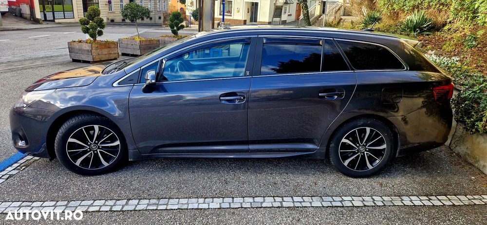 Toyota Avensis Touring Sports 1.8 Executive - 2