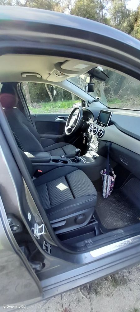 Mercedes-Benz B 180 d Style - 9