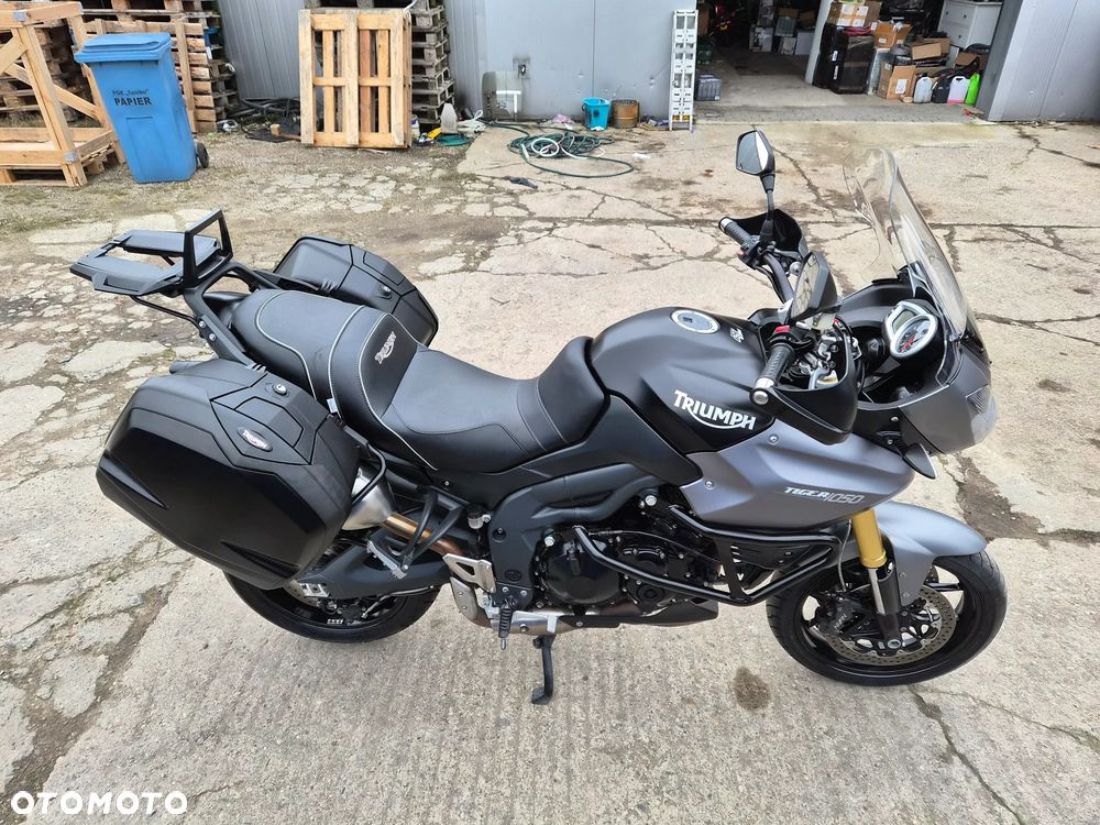Triumph Tiger - 9
