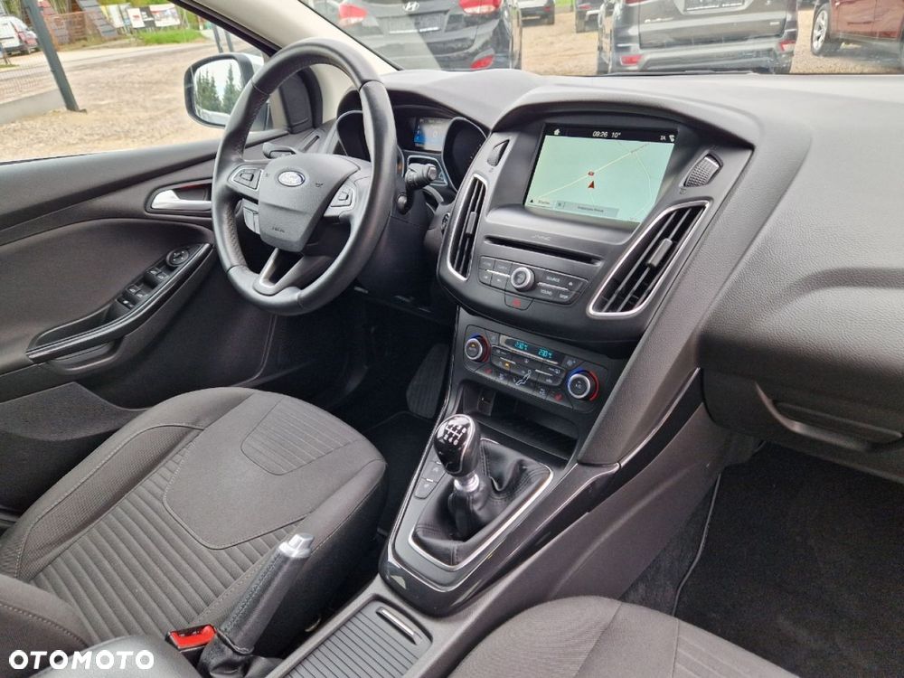 Ford Focus 1.0 EcoBoost Titanium - 24