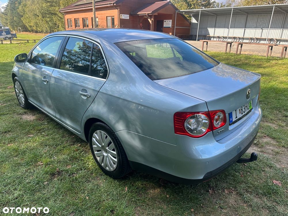 Volkswagen Jetta - 12