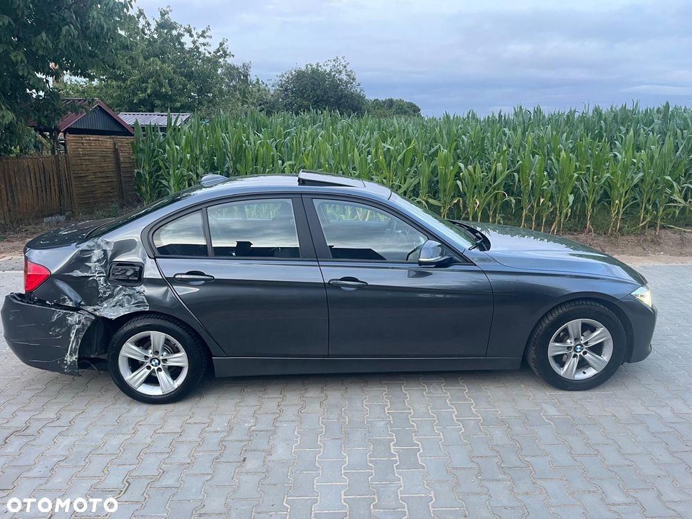 BMW Seria 3 320i Luxury Line - 8