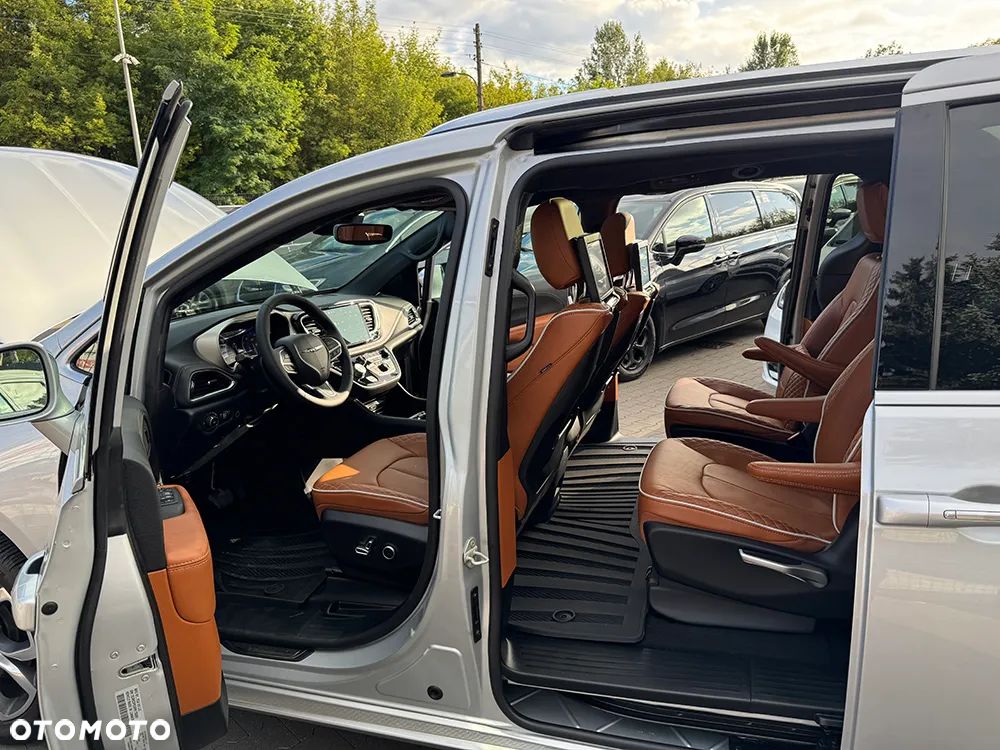 Chrysler Pacifica - 23