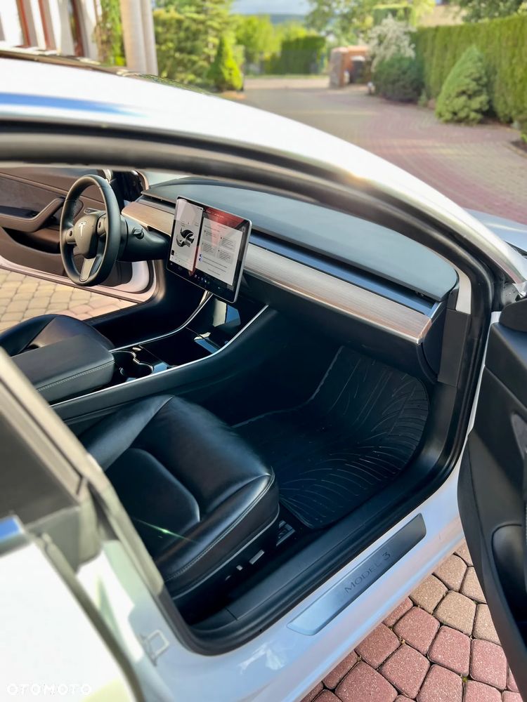 Tesla Model 3 - 24