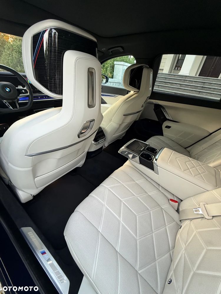 BMW Seria 7 - 28