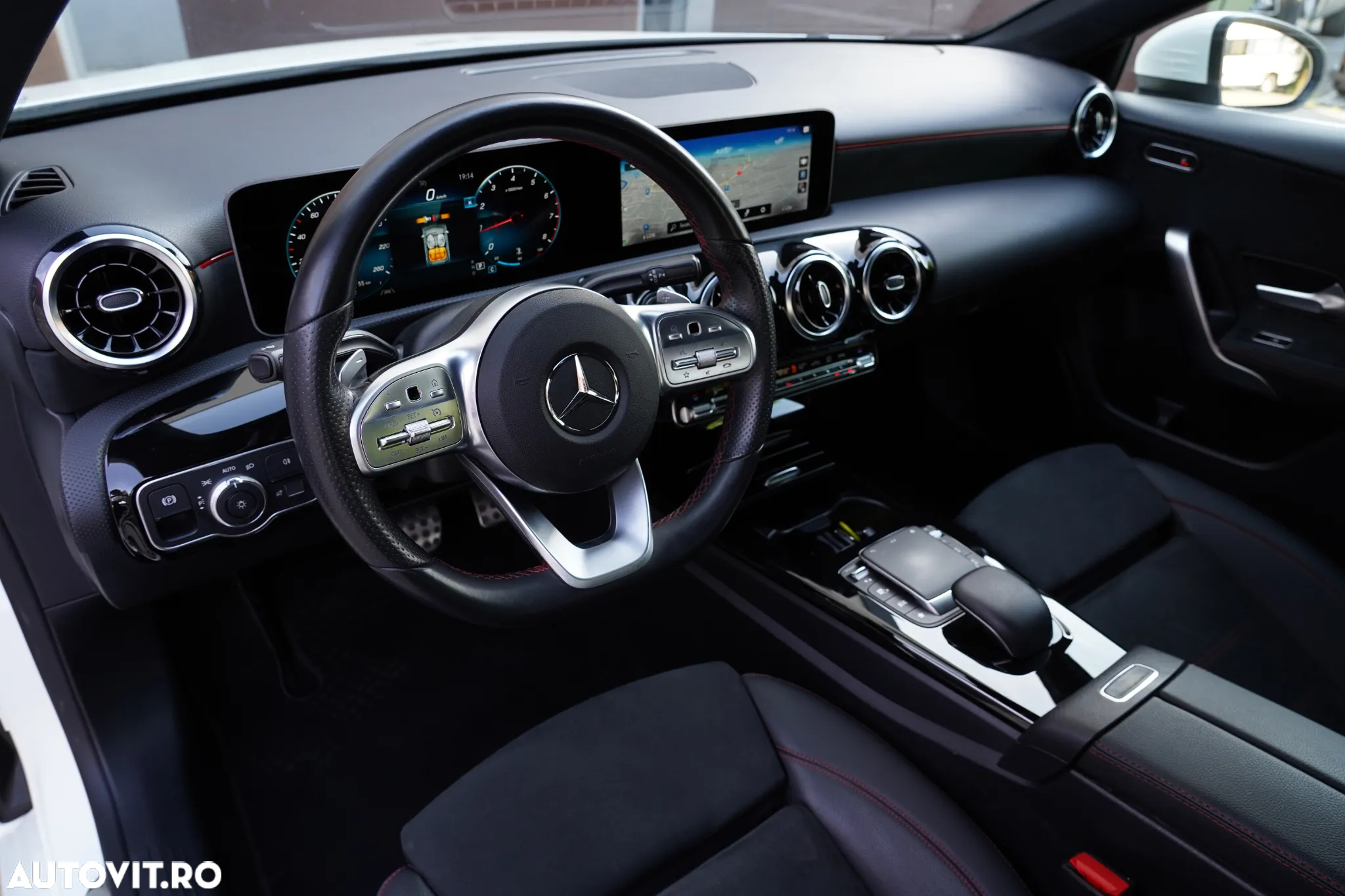 Mercedes-Benz A 200 7G-DCT AMG Line - 12