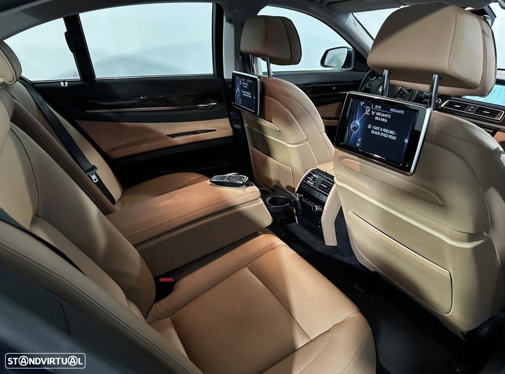 BMW 740 d xDrive - 14