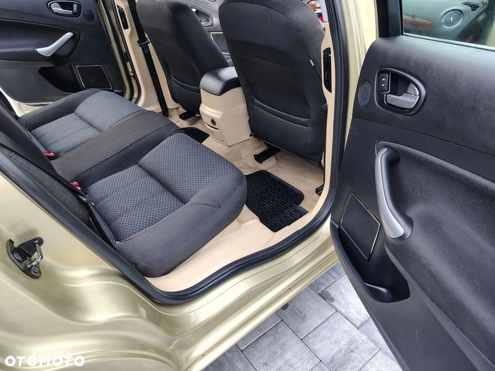 Ford Mondeo 2.0 Ghia X100 / X - 17