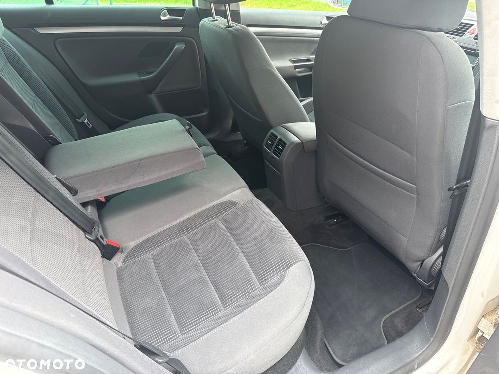 Volkswagen Golf - 10