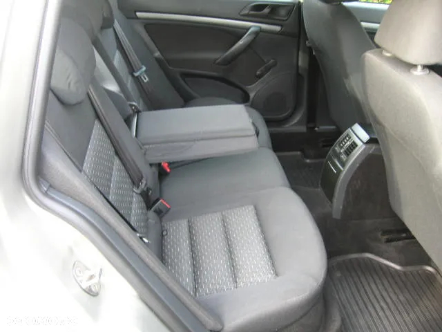 Skoda Octavia 1.6 Ambiente - 23