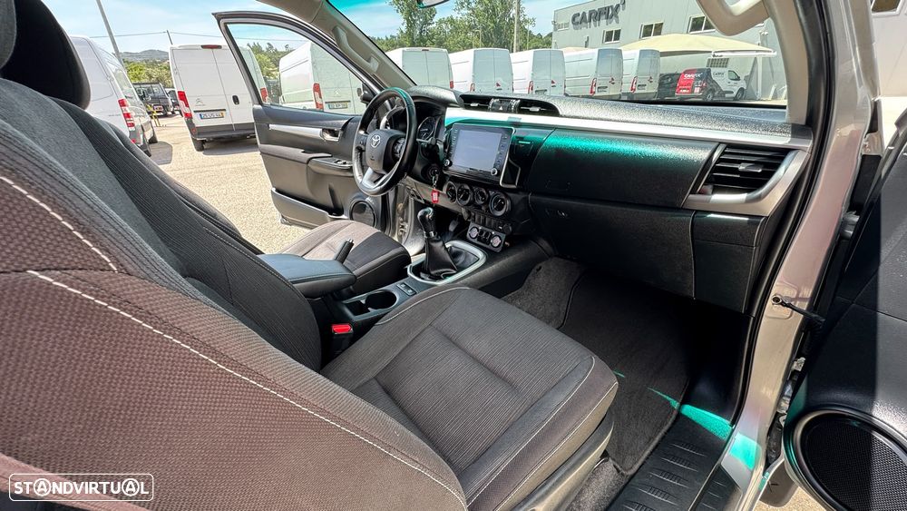 Toyota Hilux 2.4 D-4D 4WD Trial - 13