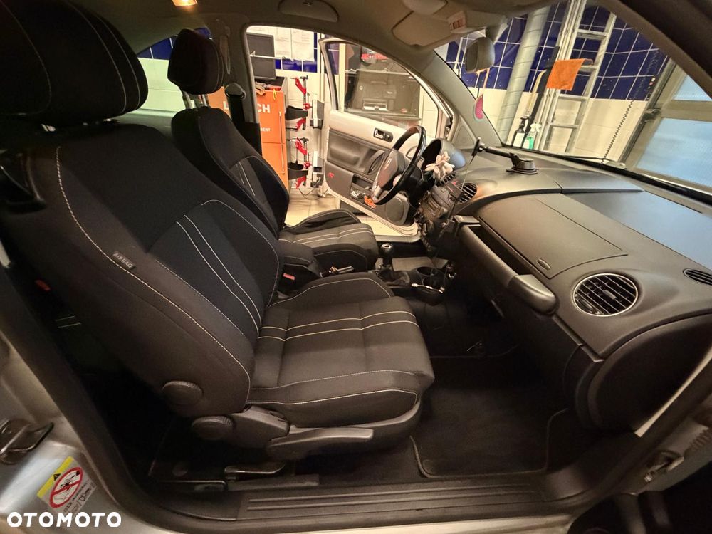 Volkswagen New Beetle - 20
