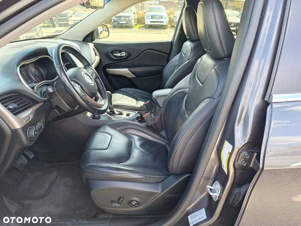 Jeep Cherokee - 13
