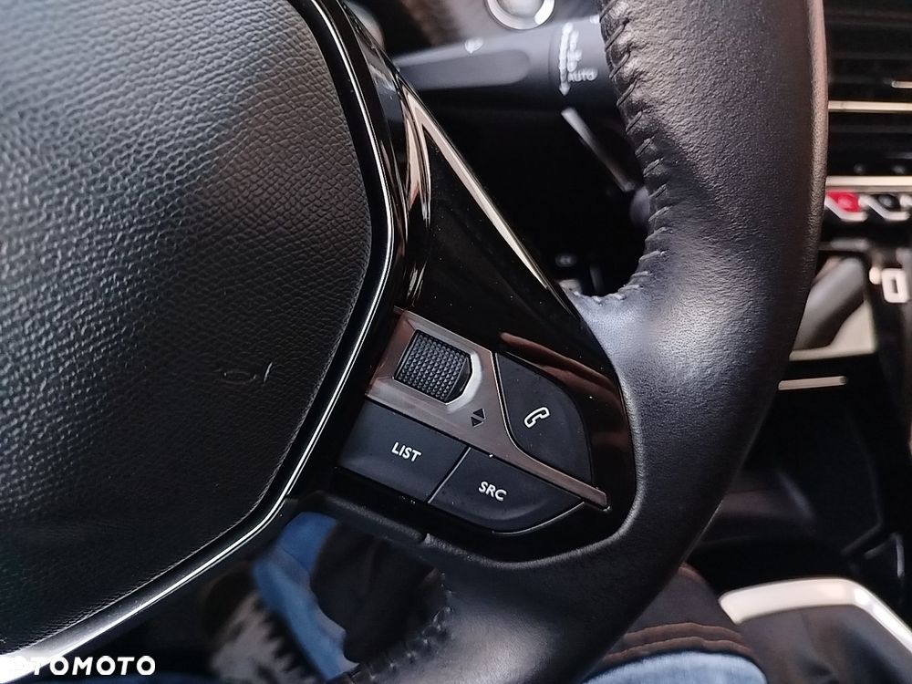 Peugeot 208 TURBO 100 Allure - 19