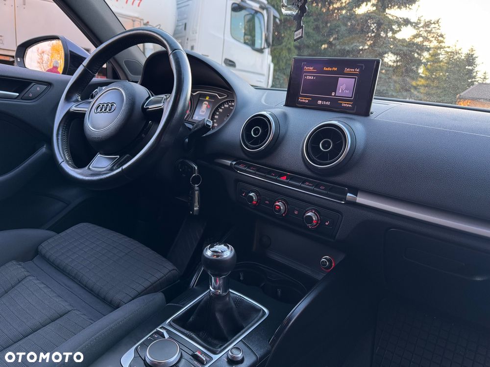 Audi A3 Sportback 1.6 TDI S line Sportpaket - 8