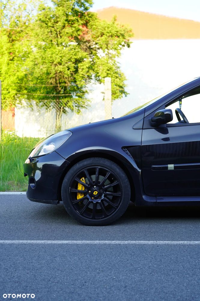 Renault Clio Sport F1-Team R27 - 6