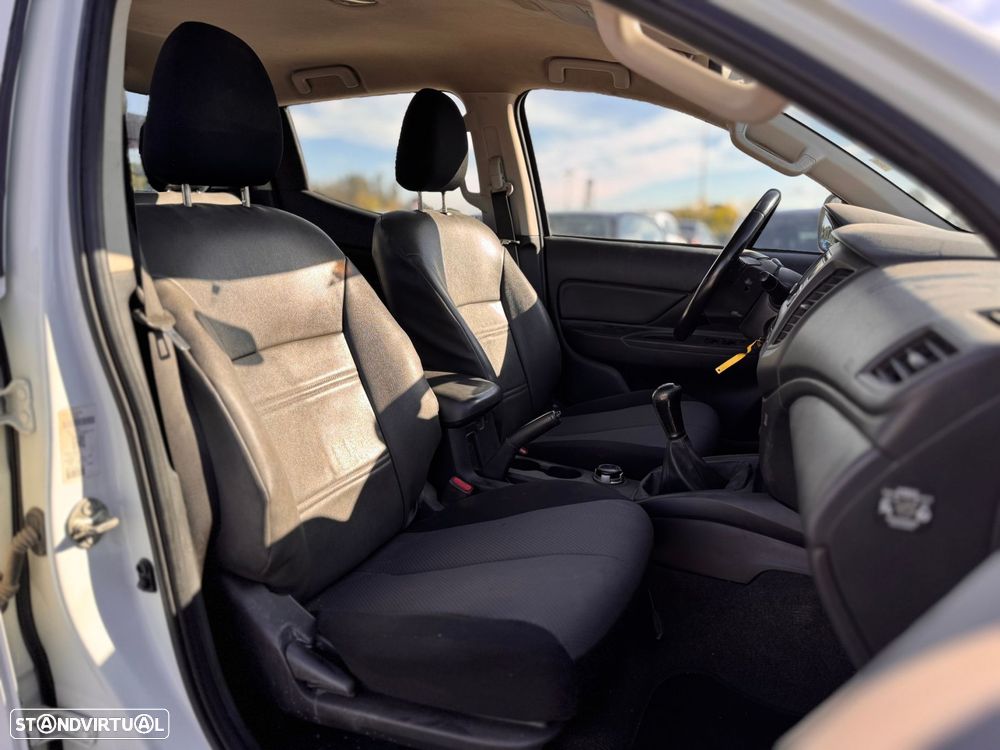 Mitsubishi L200 2.3 DI-D CD Invite 4WD - 8