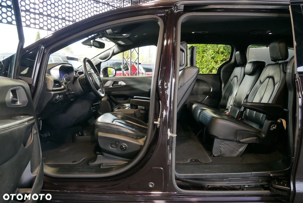 Chrysler Pacifica - 8