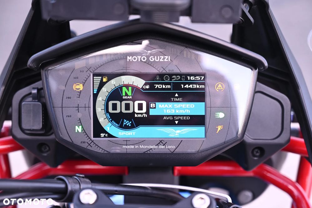 Moto Guzzi V85 - 9