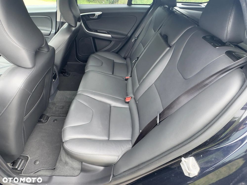 Volvo V60 D4 AWD Drive-E Dynamic Edition (Momentum) - 9