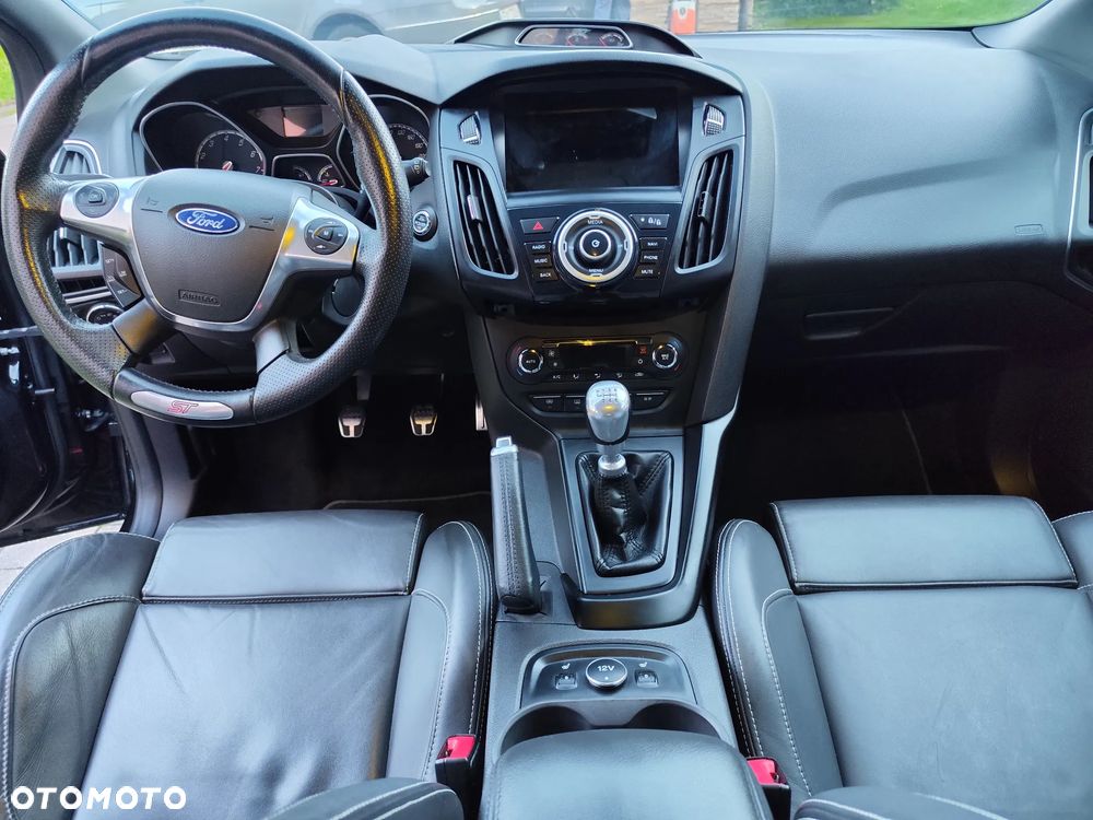 Ford Focus 2.0 EcoBoost ST - 9