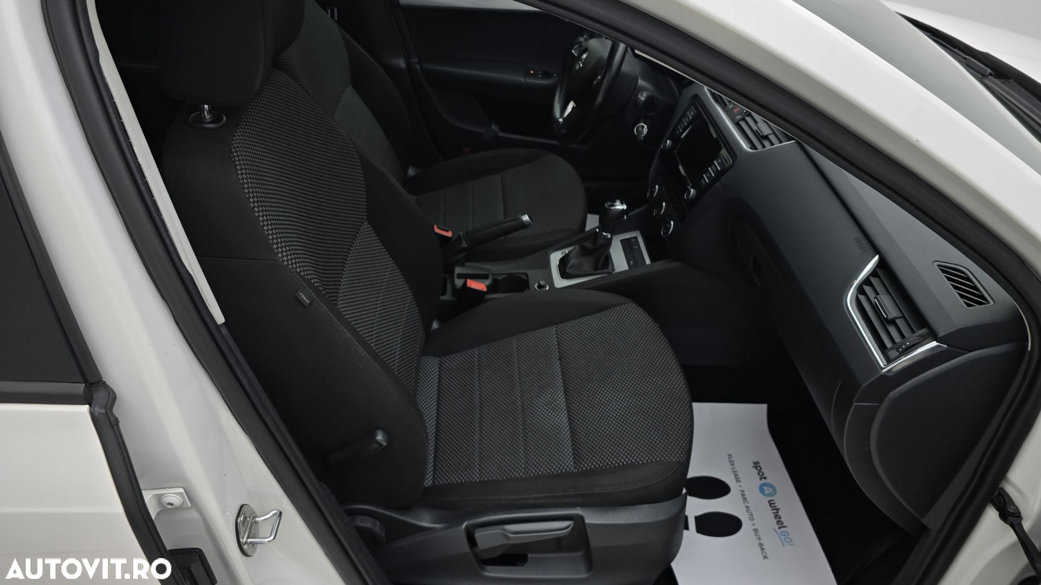 Skoda Octavia 1.6 TDI DSG Ambition - 19