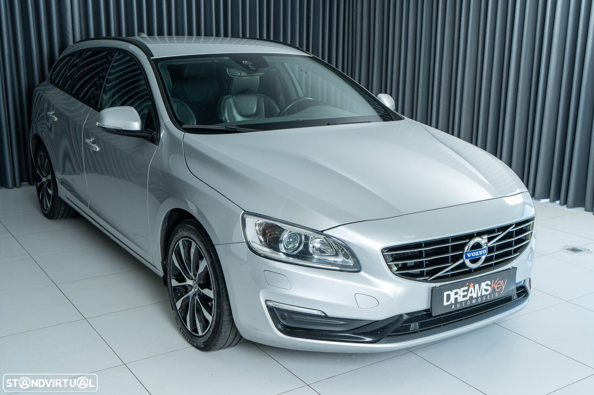 Volvo V60 2.0 D3 Momentum Geartronic - 16