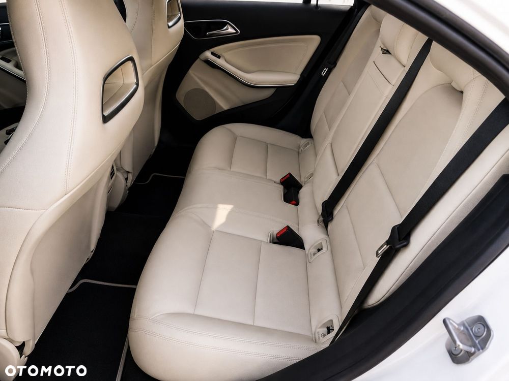 Mercedes-Benz CLA 250 4-Matic AMG Line - 27