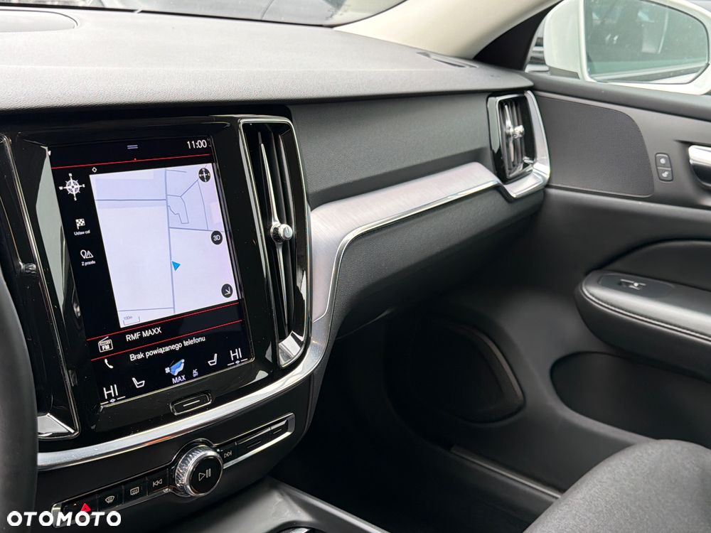 Volvo V60 B3 B DKG Momentum - 8