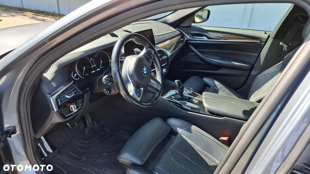 BMW Seria 5 M550i xDrive - 7