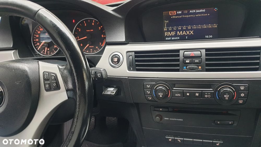 BMW Seria 3 320i - 11
