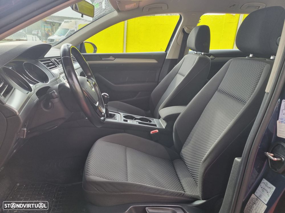 VW Passat Variant 1.6 TDI BlueMotion - 21