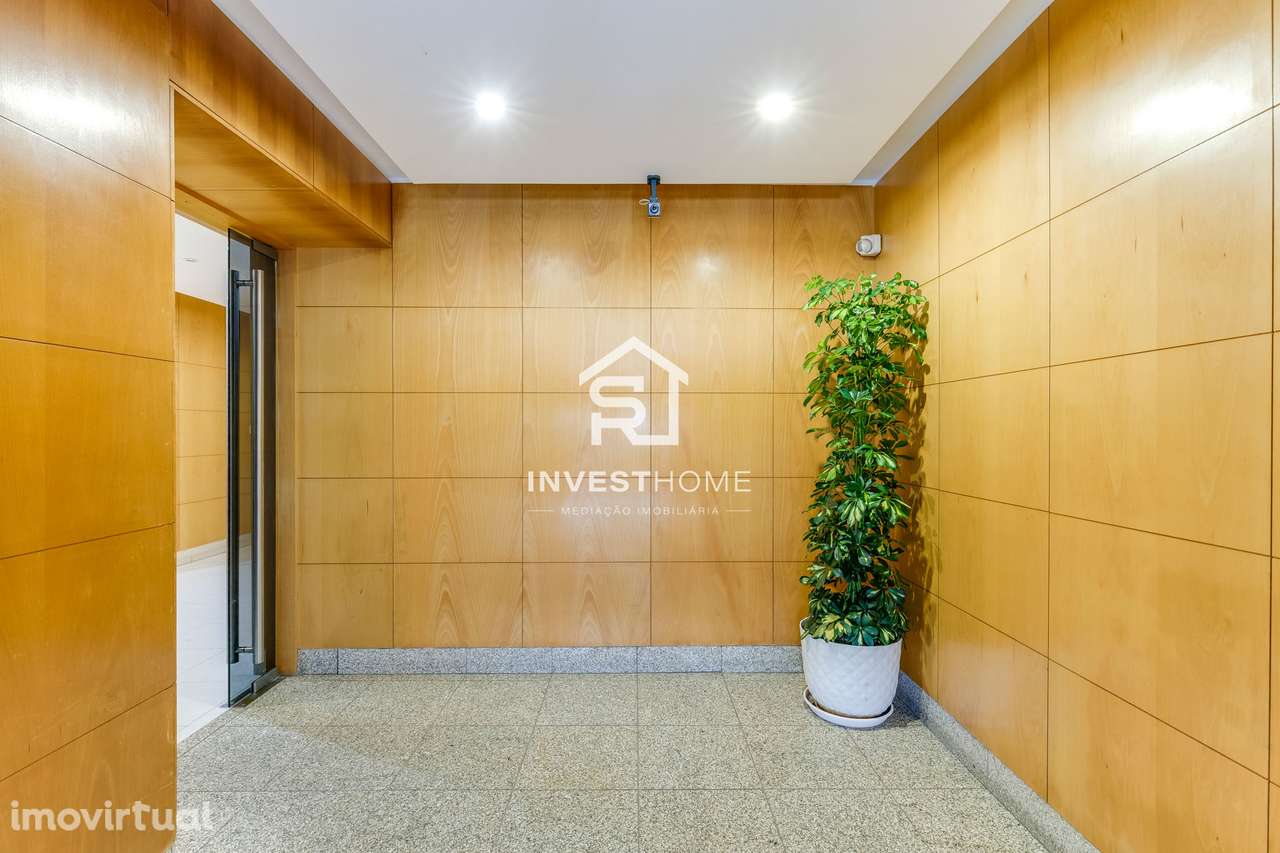 Apartamento T2 | Metro do Lidador | Varanda | Lug. Garagem | Arrumos - Grande imagem: 2/48