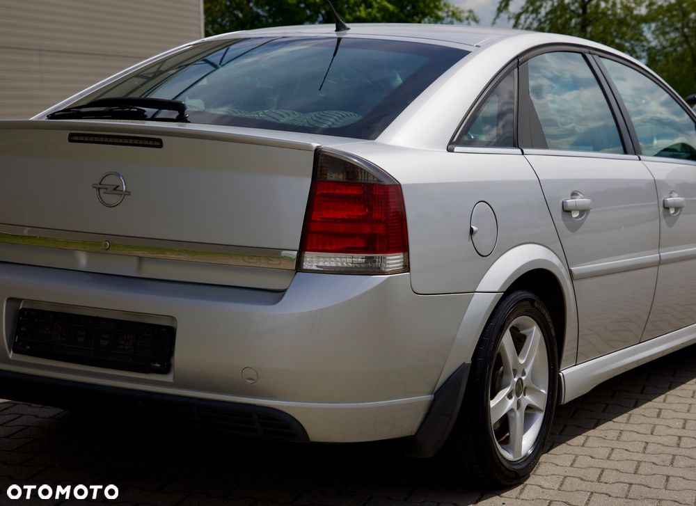 Opel Vectra 2.2 CDX - 16