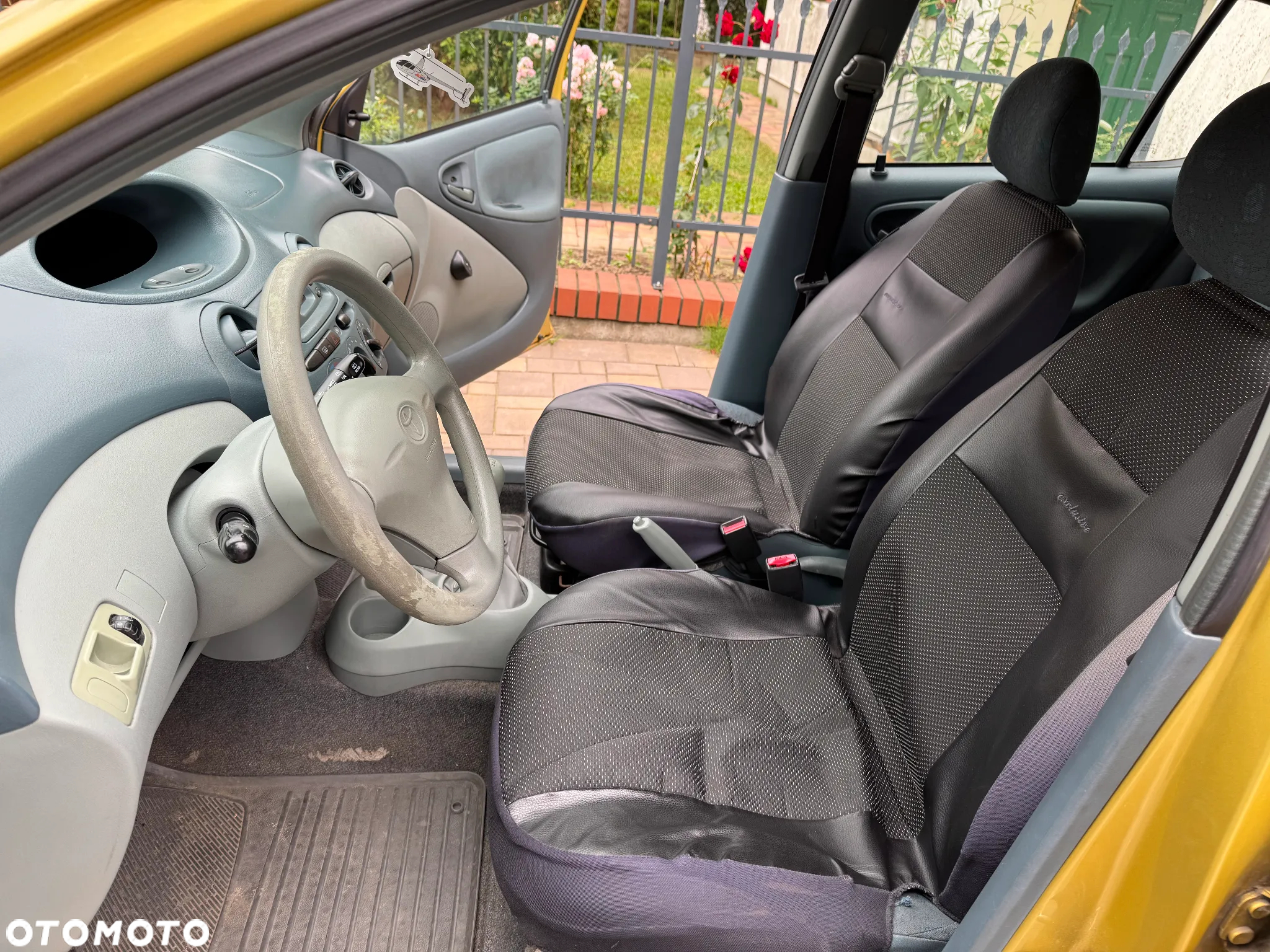 Toyota Yaris 1.0 Base - 8