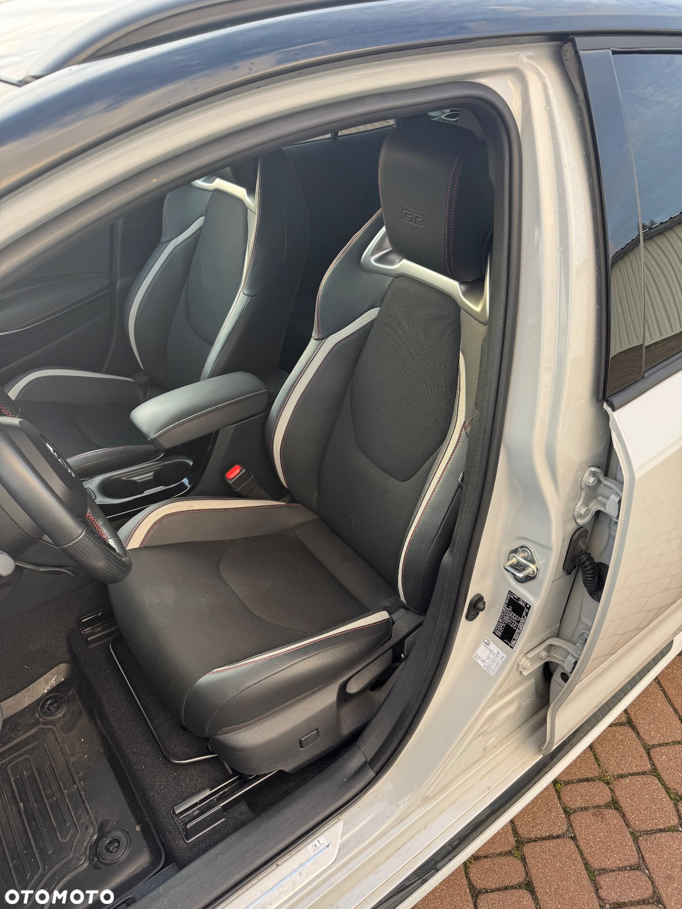 Toyota Corolla 2.0 Hybrid GR Sport Dynamic - 27