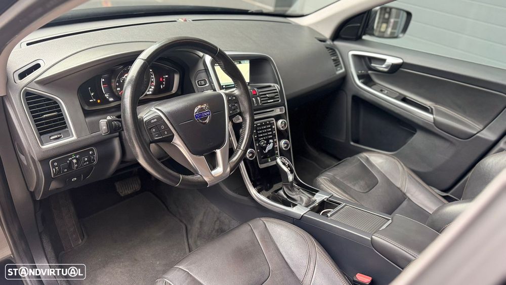 Volvo XC 60 2.0 D4 R-Design AWD Geartronic - 9