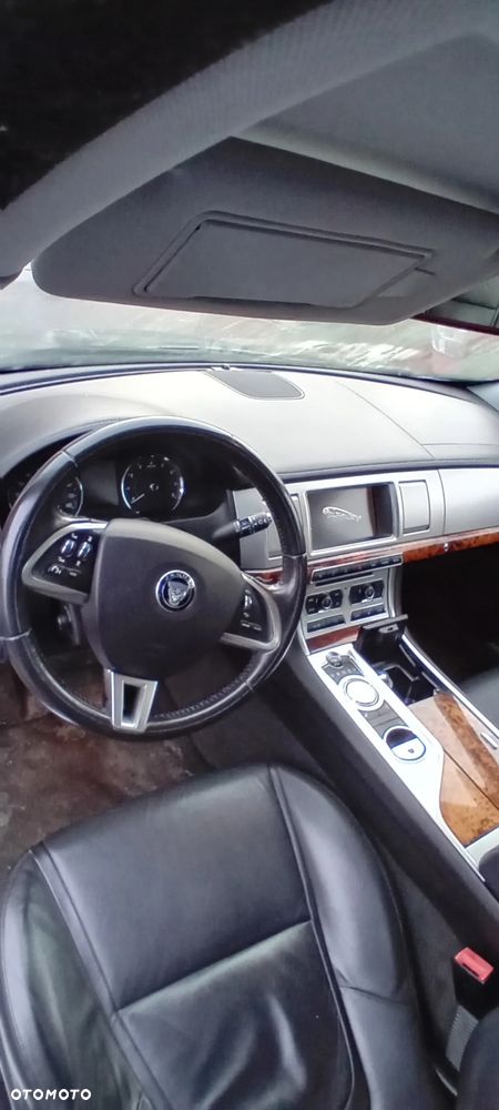 Jaguar XF - 10